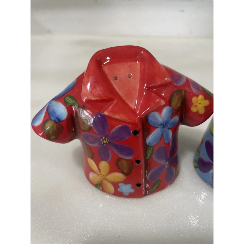 Hawaiian Salt Pepper Shakers Shirt Shorts‎ Hand Painted Tropical Island Tiki Bar